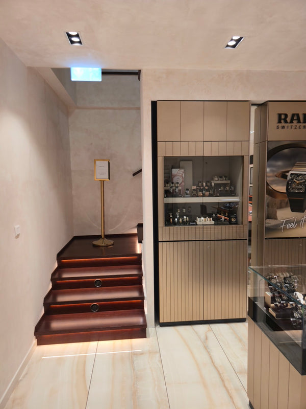 Watch De Luxe Budapest staircase connecting the two-floor luxury retail interior, with Textured Paints Concrete finish