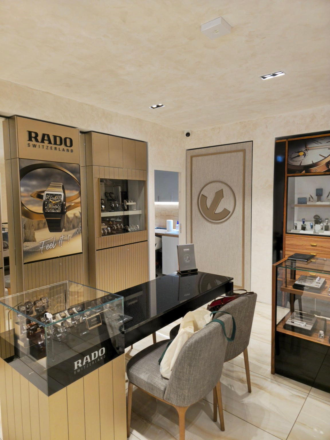 Concrete — WDL Luxury Retail, Budapest